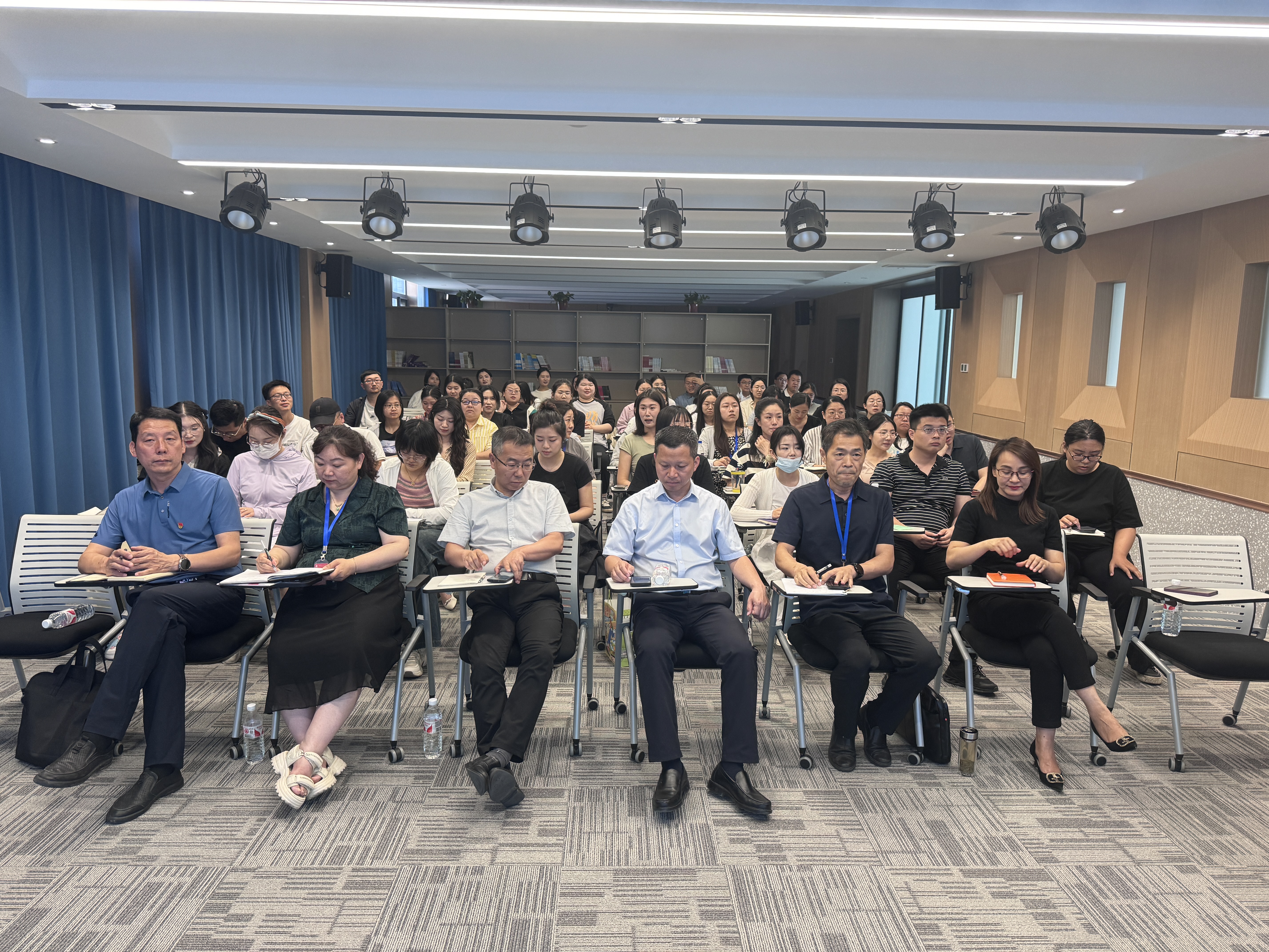 评委.jpg 评委.jpg